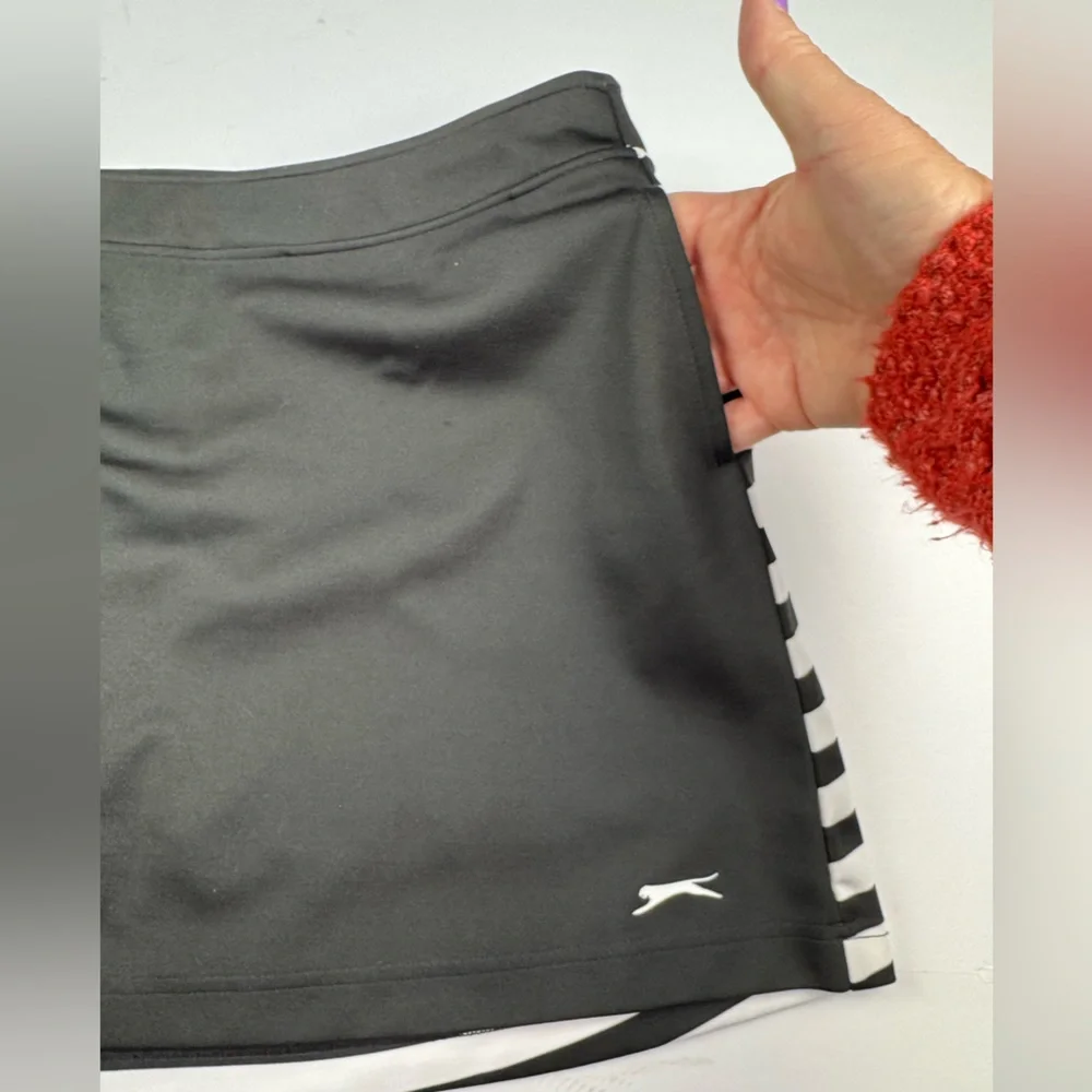 Slazenger Black and white golf Skort  Undershort with lots of pockets size XL